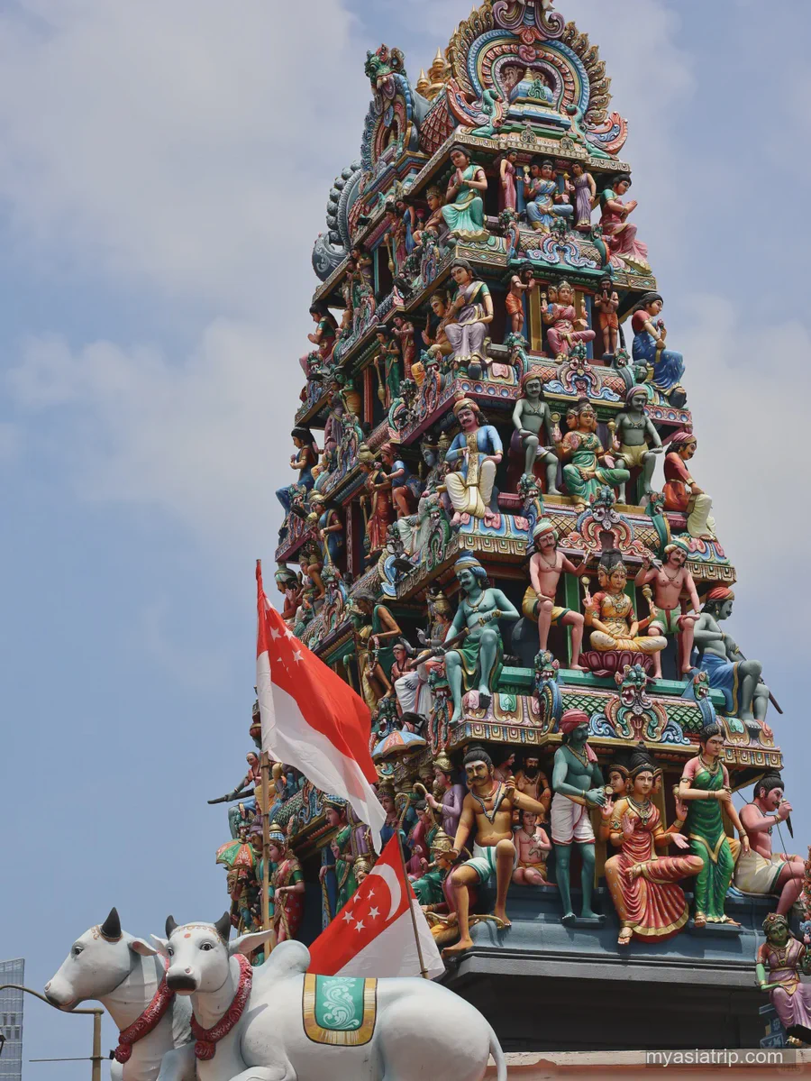 Sculpted entrance tower of Sri Mariamman Temple in Singapore Chinatown