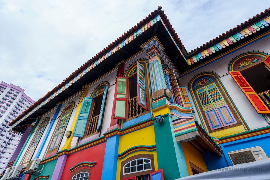 Colorful heritage building in Singapore Little India