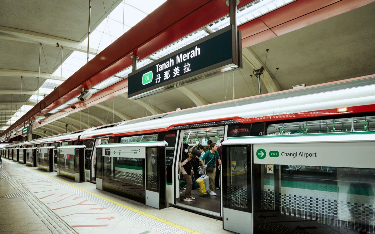 Getting Around Singapore: MRT Map, Buses & Taxis