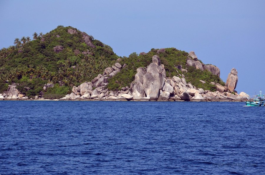 Rocky green coastline of Koh Tao in the Gulf of Thailand
